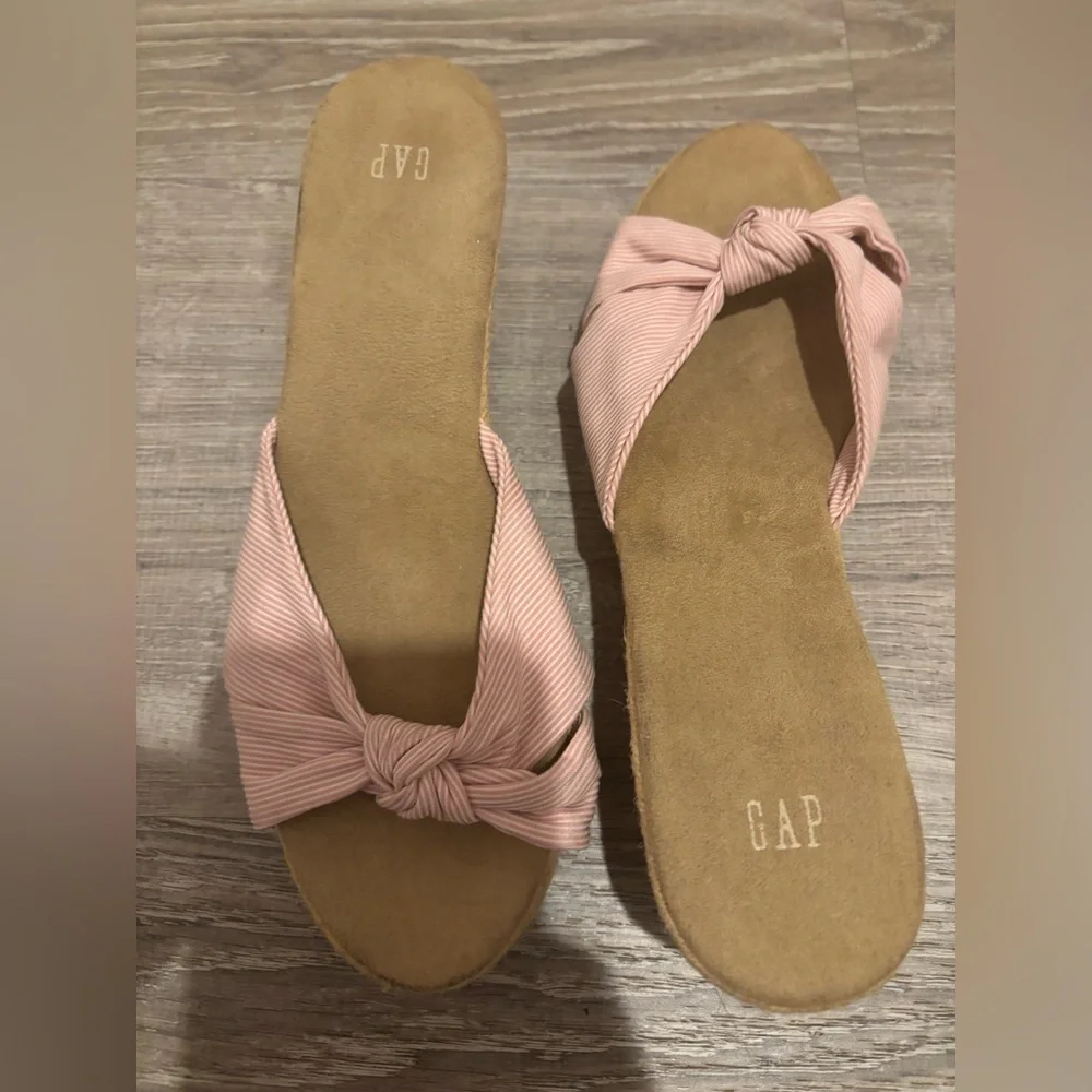 π GAP~PINK+PERFECT WEDGE SLIP ON~SIZE 7 - Picture 1 of 8